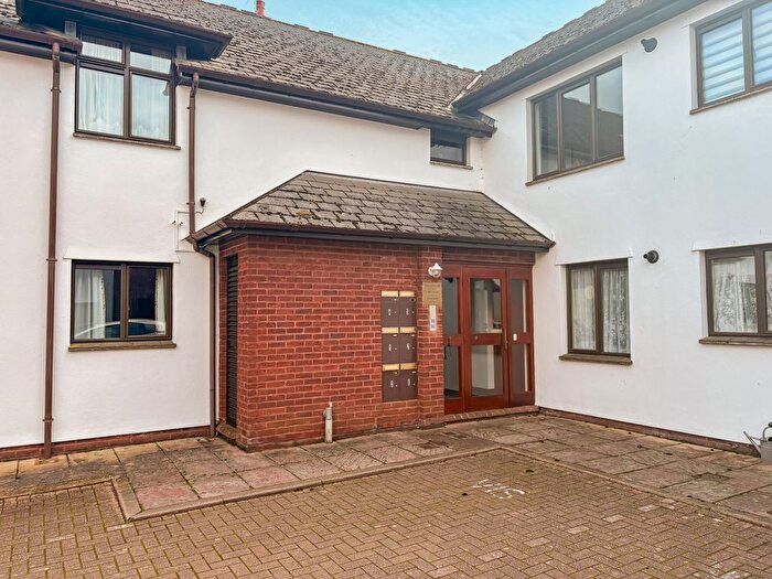 2 Bedroom Flat For Sale In Exe Street, Topsham, Exeter, EX3