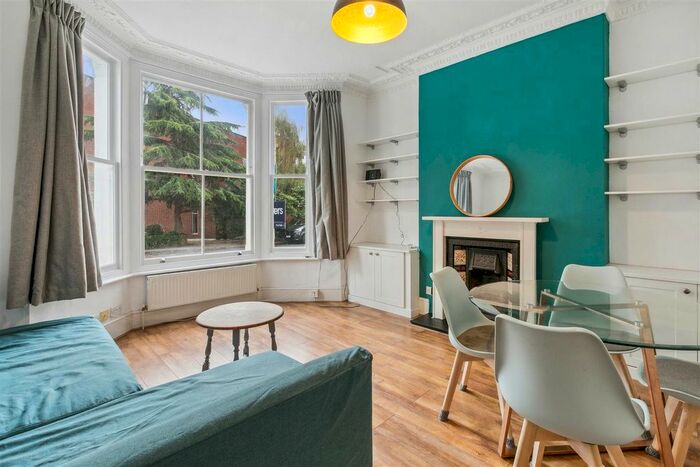 1 Bedroom Flat To Rent In St. Stephens Terrace, London, SW8