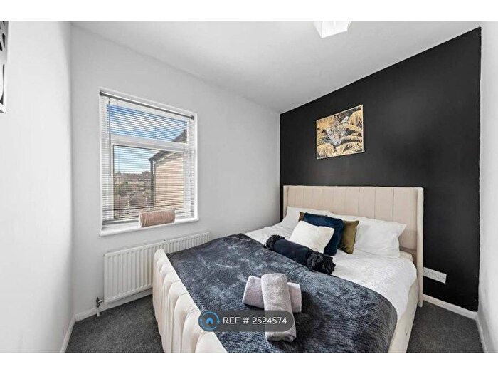 3 Bedroom Semi-Detached House To Rent In Amherst Road, Rochester, ME1