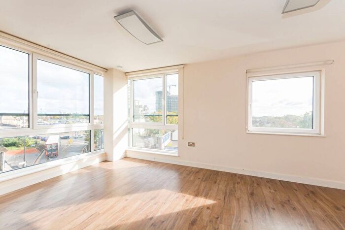 2 Bedroom Flat To Rent In The Green, Southall, UB2