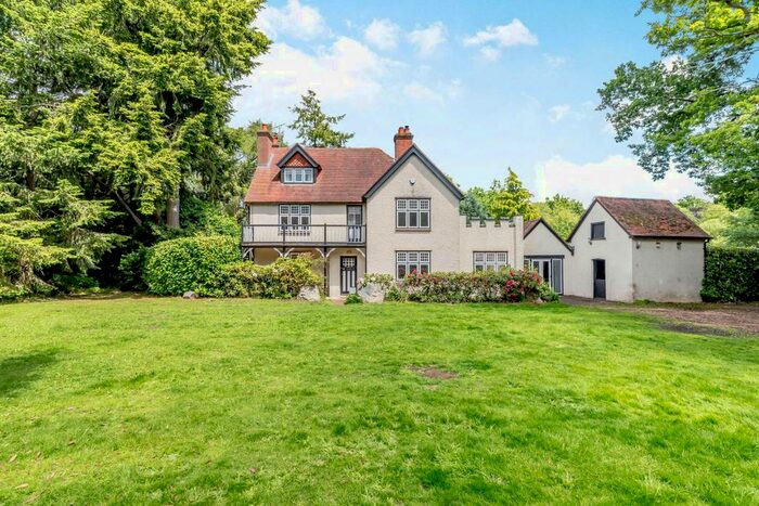 5 Bedroom Detached House For Sale In Basingstoke Road, Greenham, Thatcham, Berkshire, RG19