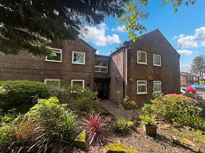2 Bedroom Flat To Rent In Roe Green Avenue, Worsley, M28
