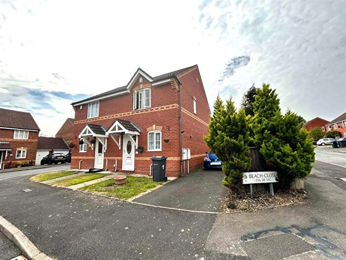 2 Bedroom End Of Terrace House To Rent In Beach Close, Northfield, Birmingham, B31