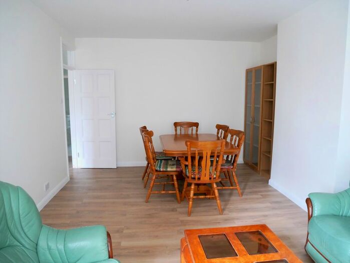 3 Bedroom Flat To Rent In Campbell Road, Hanwell, W7