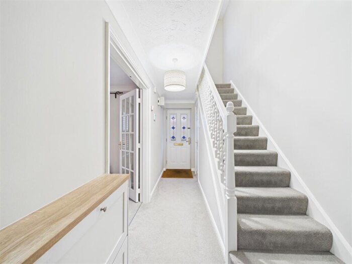 4 Bedroom Detached House To Rent In Hensborough Dickens Heath, B90