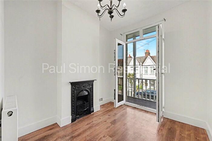 3 Bedroom Maisonette For Sale In Sirdar Road, Wood Green, N22
