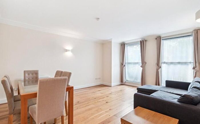 2 Bedroom Flat To Rent In Montagu Square, Marylebone, London, W1H