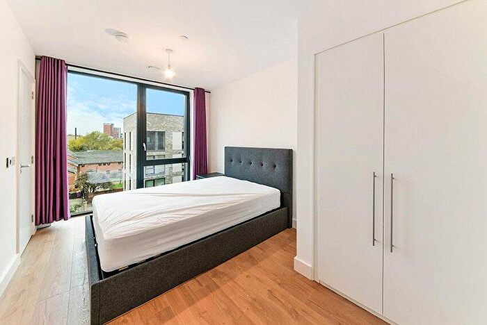 2 Bedroom Apartment To Rent In Aberfeldy Square, London, E14