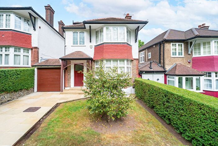 4 Bedroom Detached House For Sale In Parkside, London, NW2