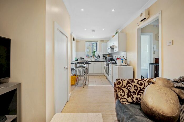 2 Bedroom Flat To Rent In Essex Road, London, N1