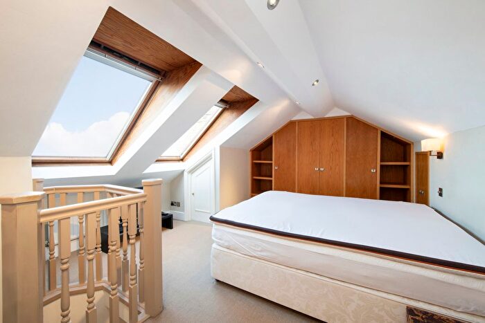 3 Bedroom Flat To Rent In Marlborough Road, Richmond, TW10