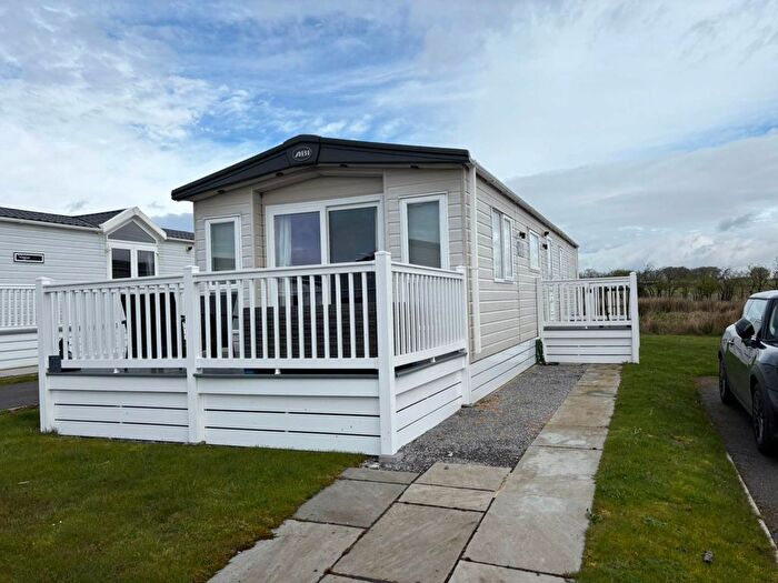 2 Bedroom Lodge For Sale In Skipton, Yorkshire, BD23