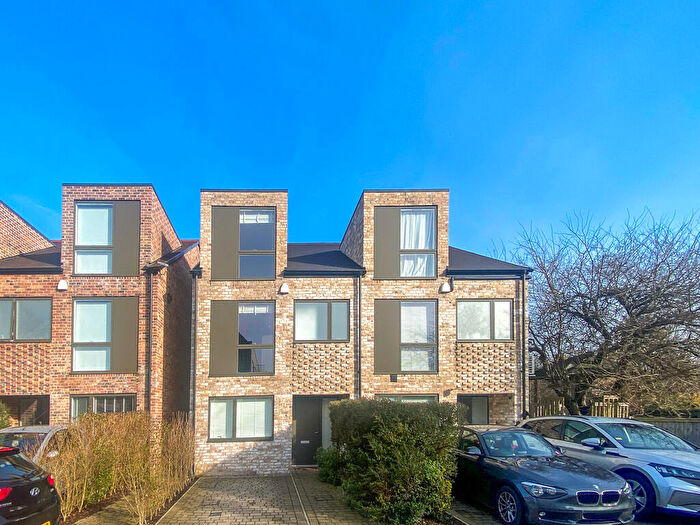 4 Bedroom Semi Detached House To Rent In Wedd Close, Trumpington, CB2