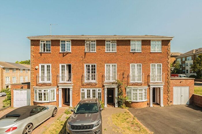 3 Bedroom Property To Rent In Selsdon Close, Surbiton, KT6