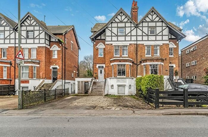 1 Bedroom Apartment For Sale In Willow Grove, Chislehurst, Kent, BR7