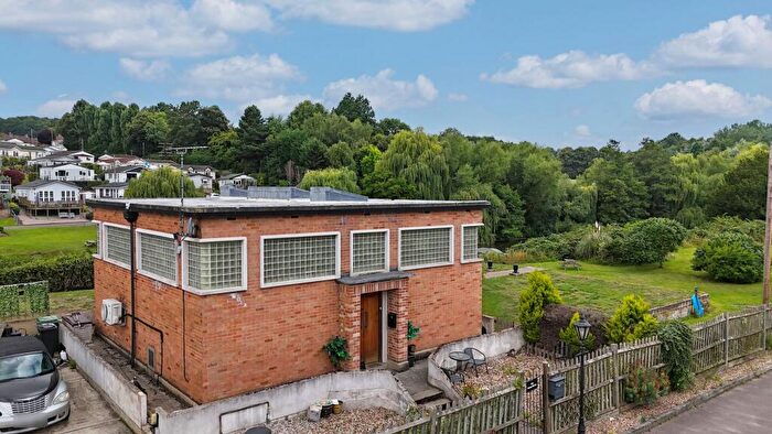 2 Bedroom Detached House For Sale In Farleigh Bridge, East Farleigh, ME16