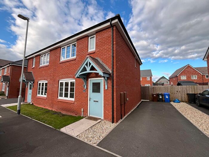3 Bedroom Semi-Detached House To Rent In Coppice Road, Burton-On-Trent, DE13