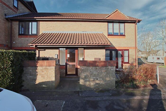 Studio To Rent In Dunnock Close, Borehamwood, WD6