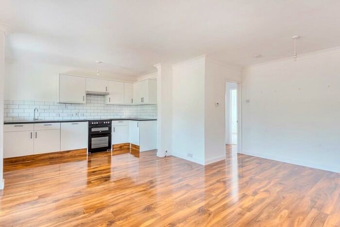 2 Bedroom Flat To Rent In Springfield Road, Windsor, SL4