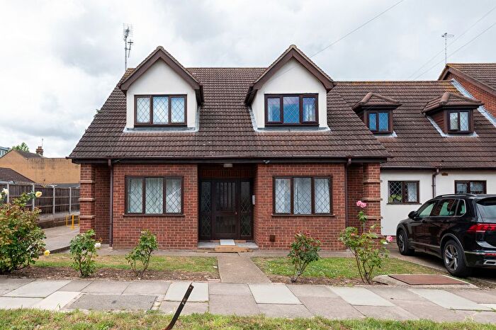 2 Bedroom Flat For Sale In Recreation Avenue, Leigh-On-Sea, SS9