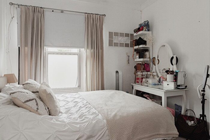 1 Bedroom Flat For Sale In Earlswood Road, Redhill, RH1