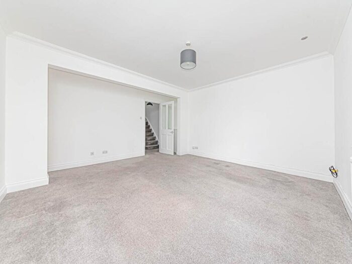 2 Bedroom Flat To Rent In London Road, Ascot, Berkshire, SL5