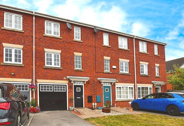 3 Bedroom Town House For Sale In The Willows, Hull, HU7