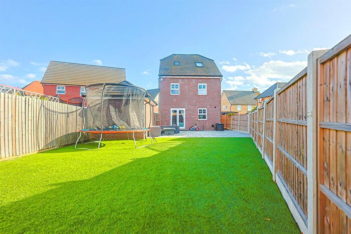 4 Bedroom Detached House For Sale In Lowlands Road, Hullbridge, SS5