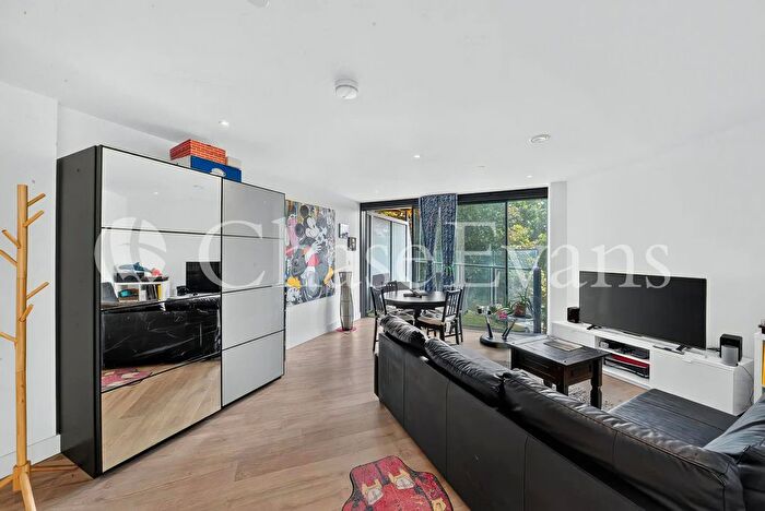 1 Bedroom Flat For Sale In Churchyard Row, Elephant Amp; Castle, London, SE11