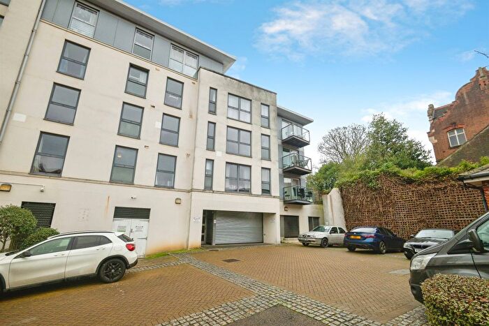 2 Bedroom Flat For Sale In Mckenzie Court, Maidstone, ME14