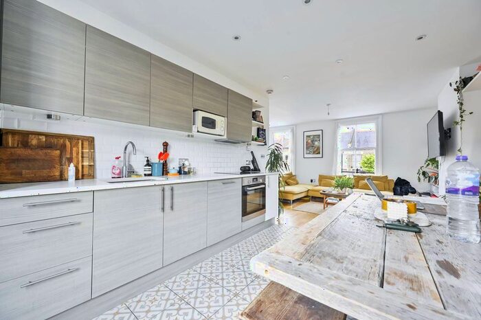 2 Bedroom Flat To Rent In Fifth Avenue, Queen's Park, London, W10