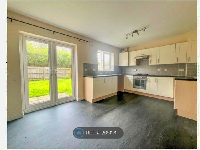 3 Bedroom SemiDetached House To Rent In Fieldfare Avenue, Portishead