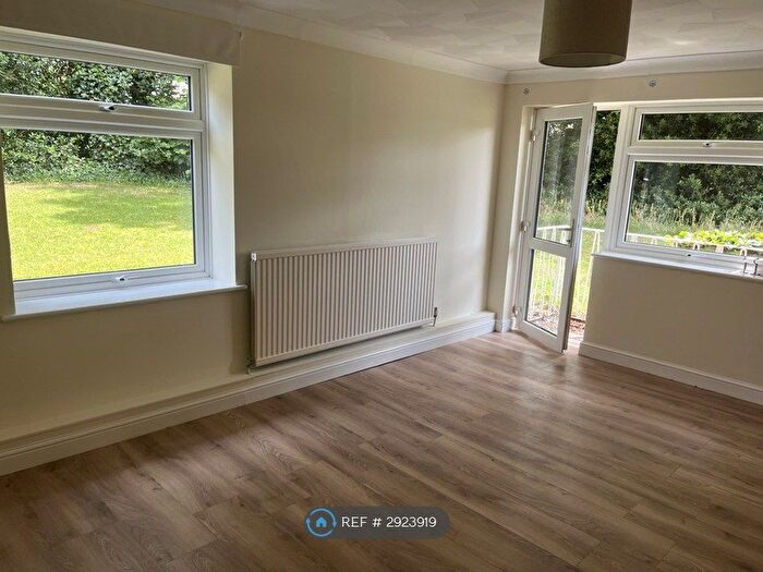 2 Bedroom Flat To Rent In Elleray Court, Ash Vale, GU12