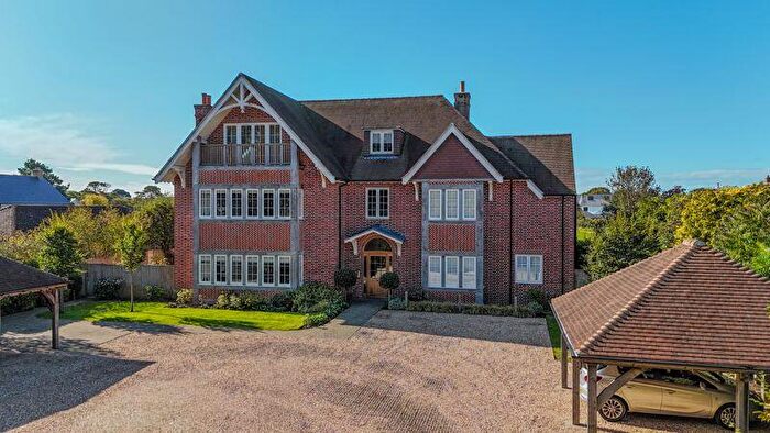 2 Bedroom Apartment To Rent In Ringwood Road, Christchurch, BH23