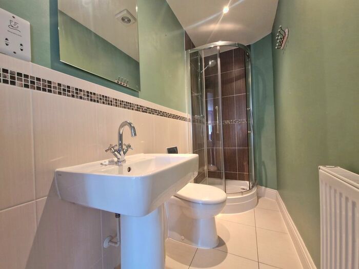 2 Bedroom Flat To Rent In Chapel Drove, Hedge End, SO30