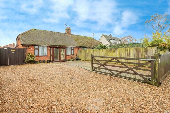 4 Bedroom Semi-Detached Bungalow For Sale In Wood Dalling Road, Reepham, Norwich, NR10