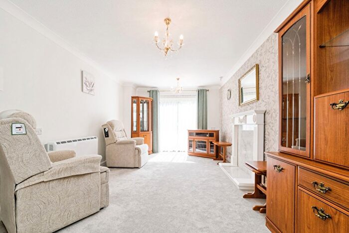1 Bedroom Flat For Sale In Cromwell Lodge, Barking, IG11