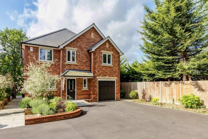 4 Bedroom Property To Rent In Lower Hampton Road, Sunbury-On-Thames, TW16