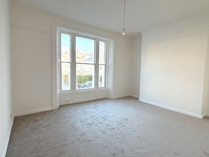 1 Bedroom Flat For Sale In Clytha Square, Newport, NP20