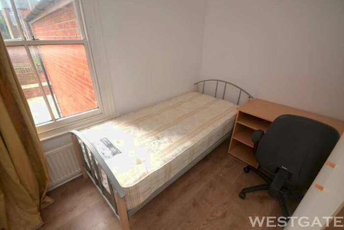 4 Bedroom Terraced House To Rent In Pitcroft Avenue, Reading, RG6