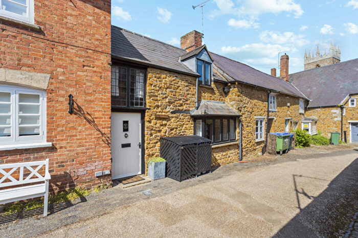 1 Bedroom House For Sale In The Tchure, Deddington, OX15