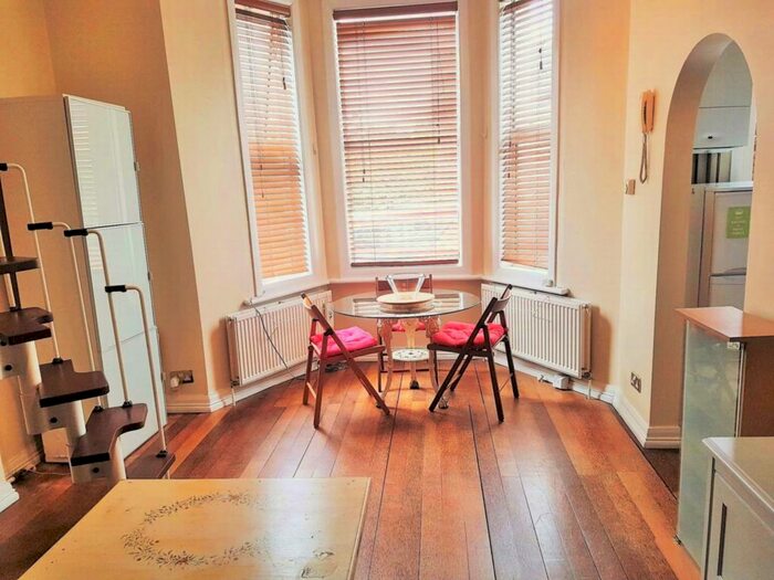 Studio To Rent In Claremont Road, Cricklewood, NW2