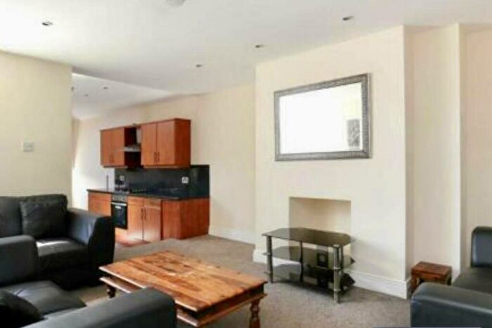 6 Bedroom Terraced House To Rent In Lavender Gardens, Newcastle Upon Tyne, NE2