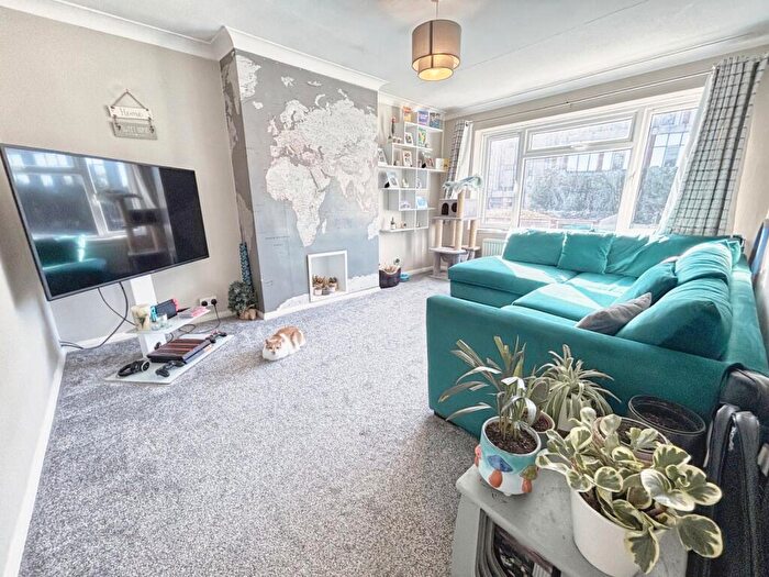 2 Bedroom Maisonette To Rent In Gloucester Road, Redhill, RH1