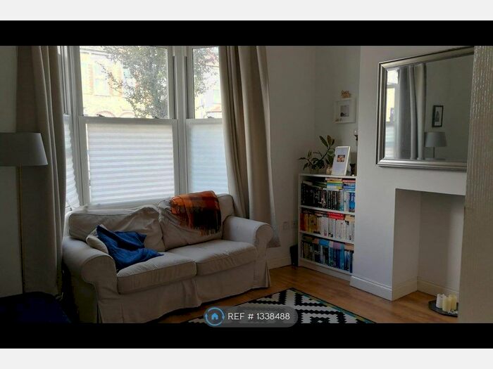 1 Bedroom Flat To Rent In Ground Floor, London, SW17