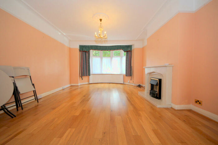 6 Bedroom Semi-Detached House To Rent In Queen Elizabeth's Drive, Southgate, N14