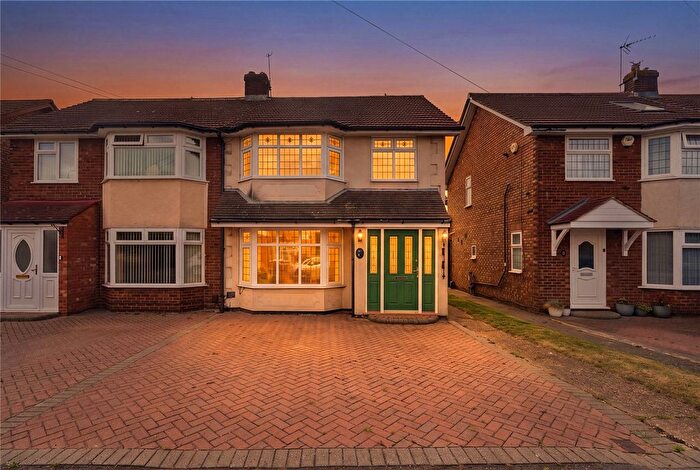 3 Bedroom Semi-Detached House For Sale In Hayes Drive, Rainham, RM13