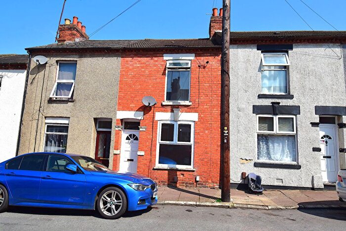3 Bedroom Terraced House For Sale In Gordon Street, Northampton, NN2
