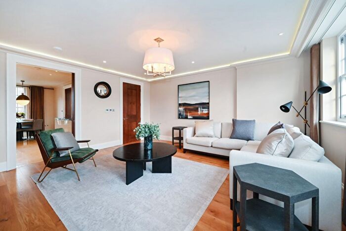 2 Bedroom Flat To Rent In Curzon Street, Mayfair, W1J