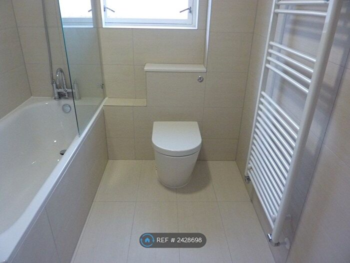 3 Bedroom Flat To Rent In Clark Street, London, E1